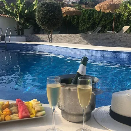 Candela En Piscina Privada *